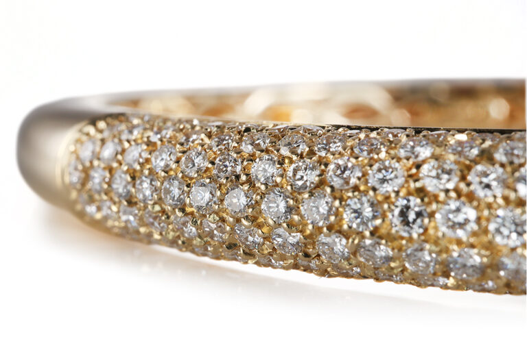 Armreif WEMPE 233 Brillanten ca 2,20 ct TW/VVS 750 Gold [BRORS 20706]