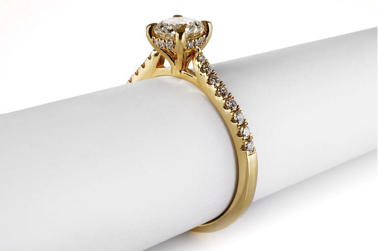 Ring 1 Brillant 0,59 ct H/VVS2 + Brillanten 750 Gold DPL Gr. 53 [BRORS 20711]