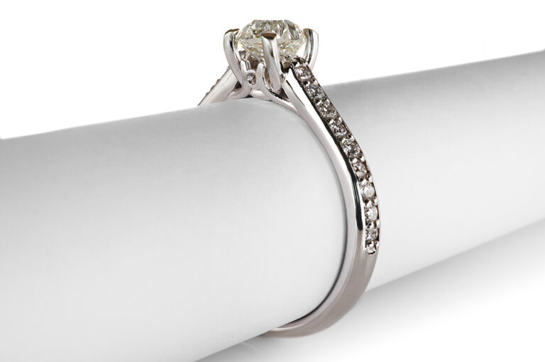 Ring 1 Diamant 0,77 ct K/VS 2 + 18 Brillanten 750 Gold DPL Gr. 55 [BRORS 20719]