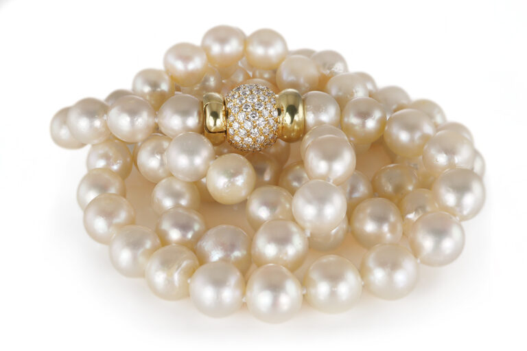 Wempe Akoya Perlenkette 108 Brillanten ca 2,4 ct TW/lupenrein Gold [BRORS 20726]