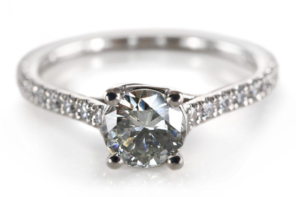 Ring 1 Brillant 0,49 ct + 18 Brillanten 0,1 ct Weißgold DPL Gr.54 [BRORS 20731]