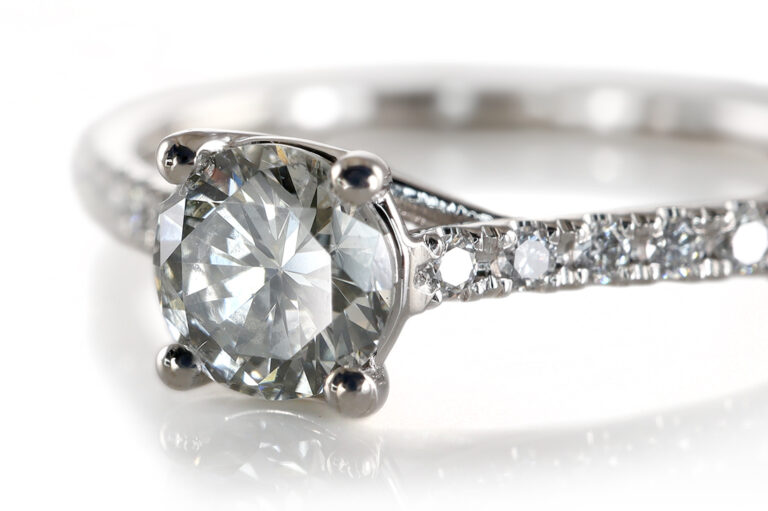 Ring 1 Brillant 0,49 ct + 18 Brillanten 0,1 ct Weißgold DPL Gr.54 [BRORS 20731]