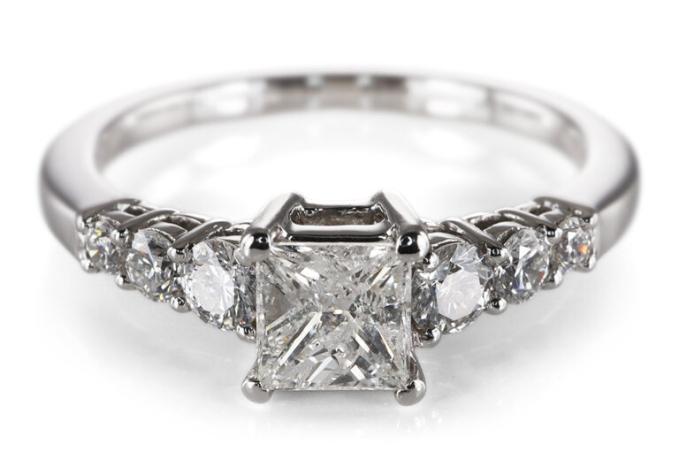 Ring 1 Diamant 0,54 ct G/P2 + 6 Brillanten 750 Weissgold DPL Gr 54 [BRORS 20762]