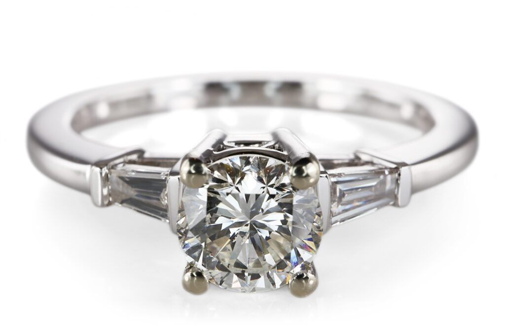 Ring 1 Brillant 0,57 ct J/SI2 + 2 Diamanten 750 Weißgold DPL Gr 54 [BRORS 20787]