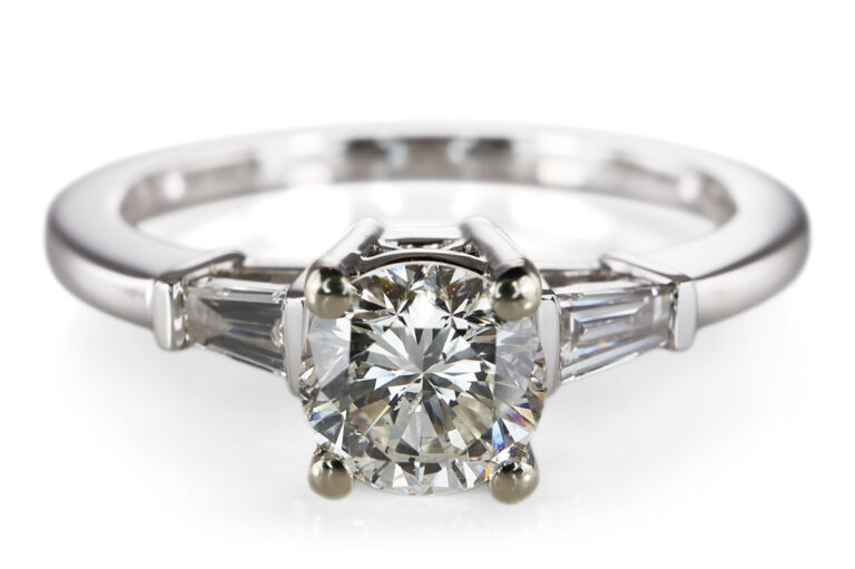 Ring 1 Brillant 0,57 ct J/SI2 + 2 Diamanten 750 Weißgold DPL Gr 54 [BRORS 20787]