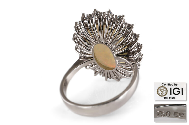Ring 1 Opal 4,5 ct + 18 Brillanten 0,8 ct 750 Weißgold IGI Gr 56[BRORS 20753]