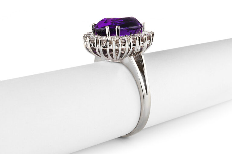 Ring 1 Amethyst 5,5 ct + 18 Brillanten 1,1ct. D-E-F/VS SI Gold IGI [BRORS 20833]