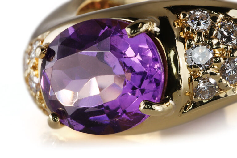 Ring 1 Amethyst 2,3 ct + 18 Brillanten 0,5ct. G/VS Gold IGI Gr. 61[BRORS 20834]