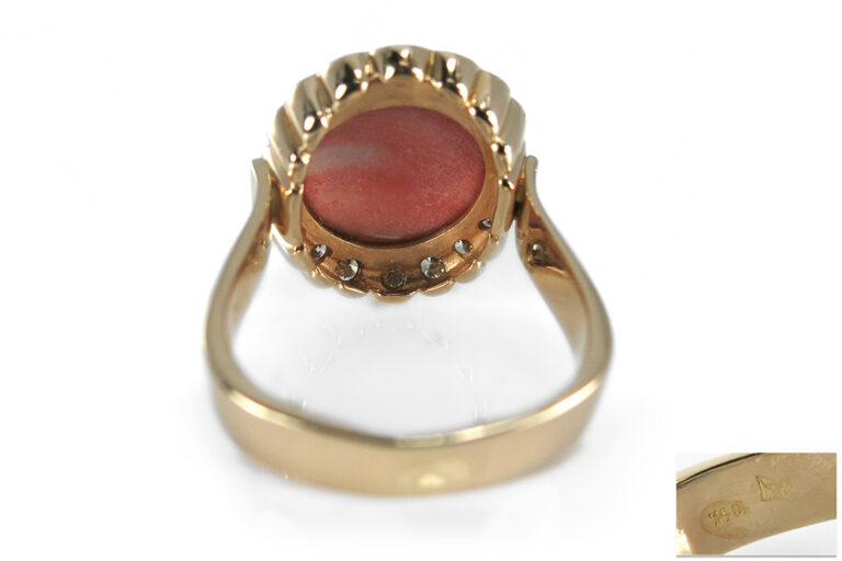 Ring Koralle ca 7,0 ct 14 Brillanten ca 0,6 ct RIVER 750 IGI Gr 57 [BRORS 12857]