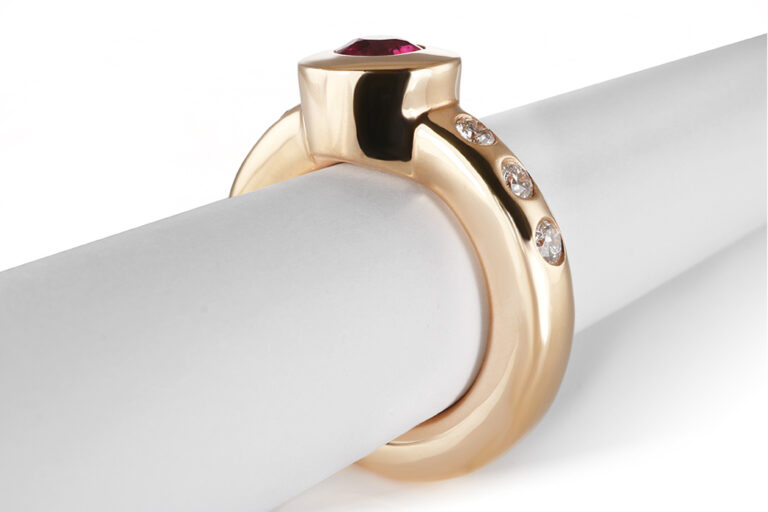 Ring A.ODENWALD 1 Rubin 1,2 ct + 6 Brillanten 750 Gelbgold Gr 56 [BRORS 20878]