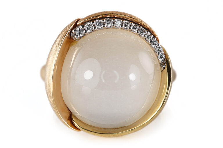 NEU Ring Ole Lynggaard Lotus No3 Mondstein weiß Gr 53 [BRORS 20919]