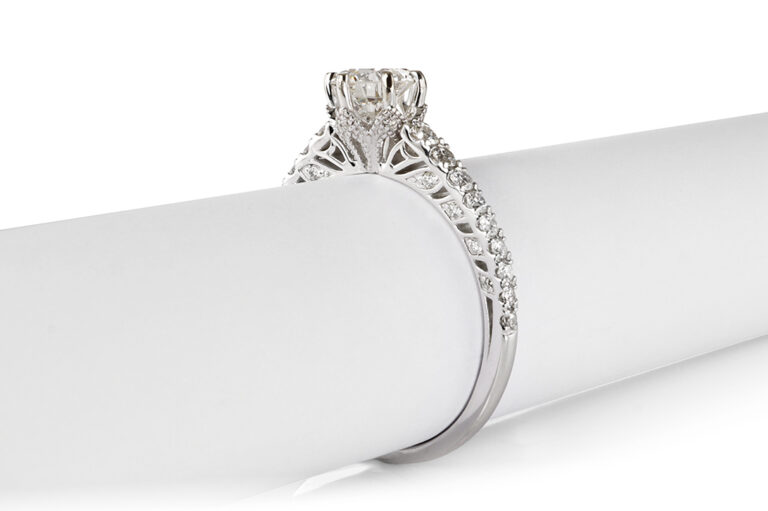 Ring 1 Brillant 0,56 ct H/VS2 + 40 Brillanten 750 Gold DPL Gr 54 [BRORS 20932]