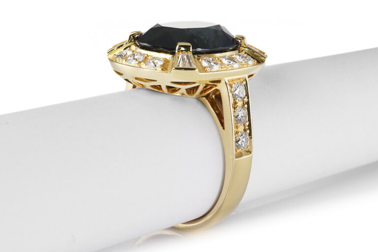 NEU Ring Saphir ca 9,2 ct 22 Diamanten ca 1,0 ct River-TW 750 Gold [BRORS 20936]