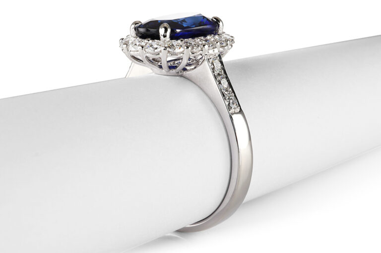 Ring Saphir ca 3,0 ct 22 Diamanten ca 0,7 ct RIVER 750 IGI [BRORS 20955]