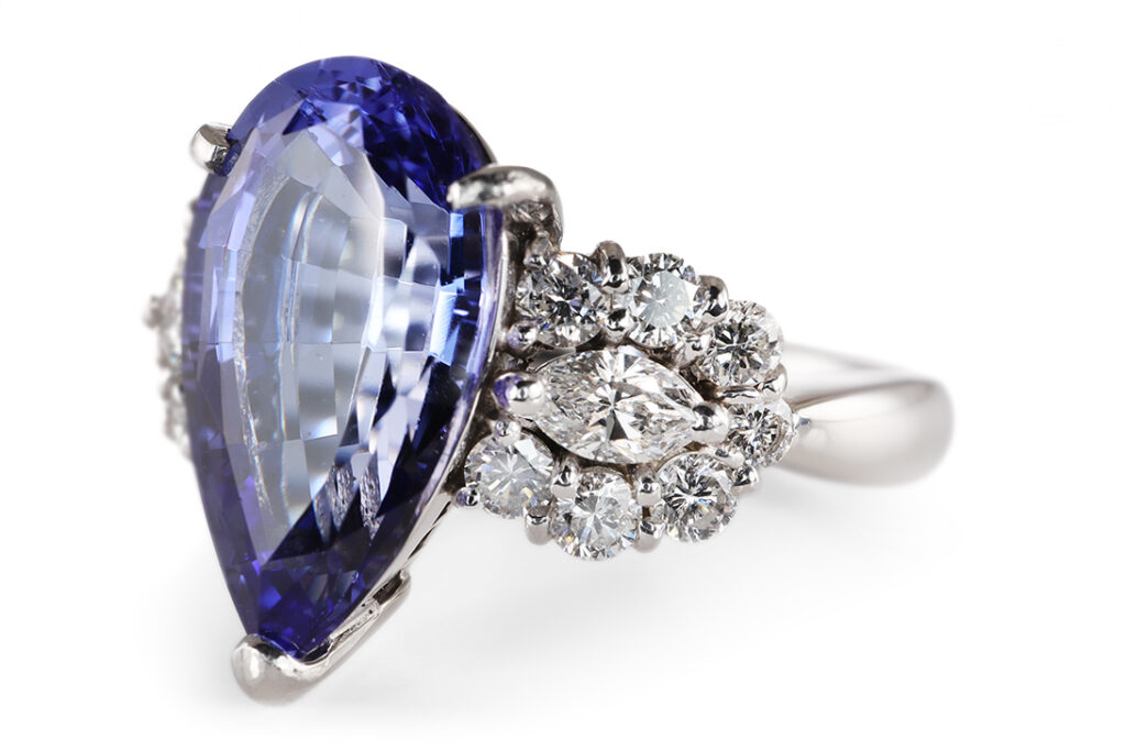 Ring Tansanit 4,4 ct +16 Diamanten ca 0,8 ct 900 Platin IGI Gr 54 [BRORS 20968]
