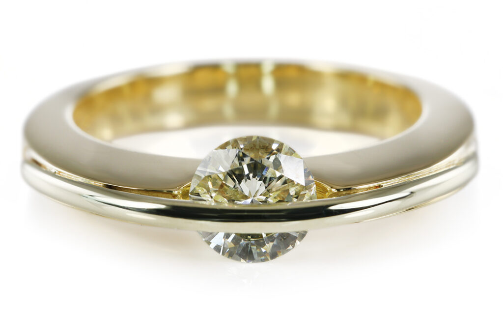 Ring 1 Brillant beweglich montiert +2 Diamanten 750 Gold IGI Gr 59 [BRORS 20796]