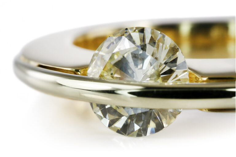 Ring 1 Brillant beweglich montiert +2 Diamanten 750 Gold IGI Gr 59 [BRORS 20796]