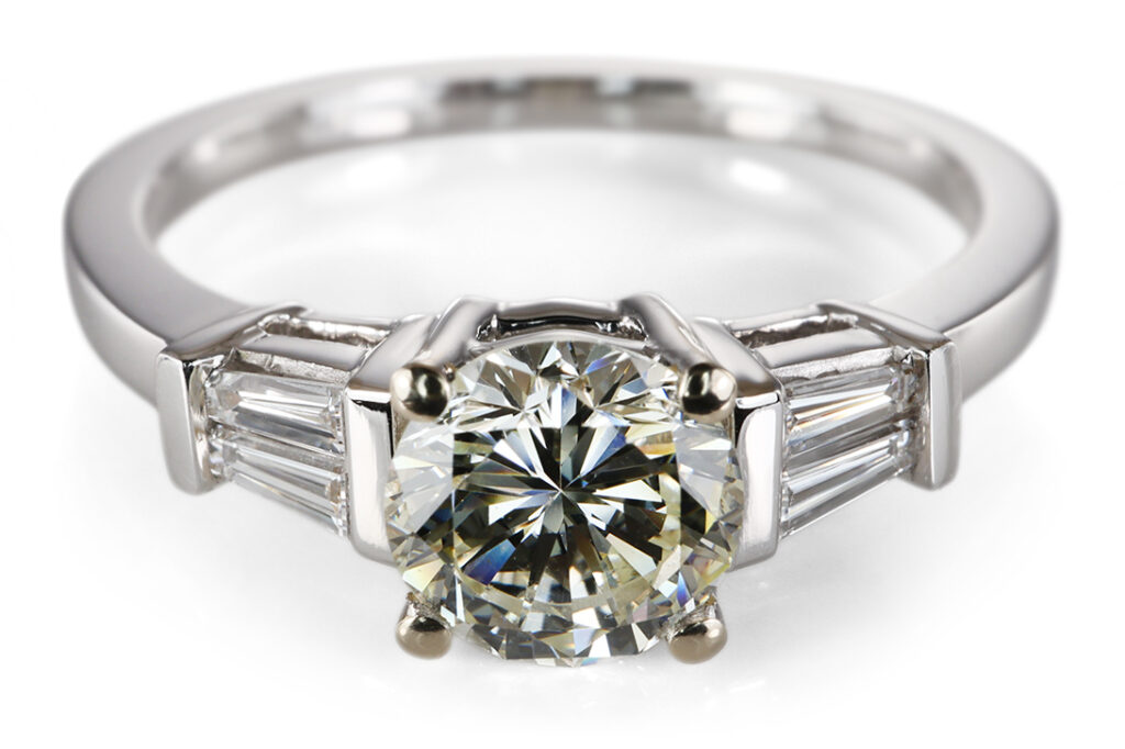 Ring 1 Brillant 0,77 ct M/VS2 + 2 Diamanten 750 Weißgold DPL Gr 54 [BRORS 20991]