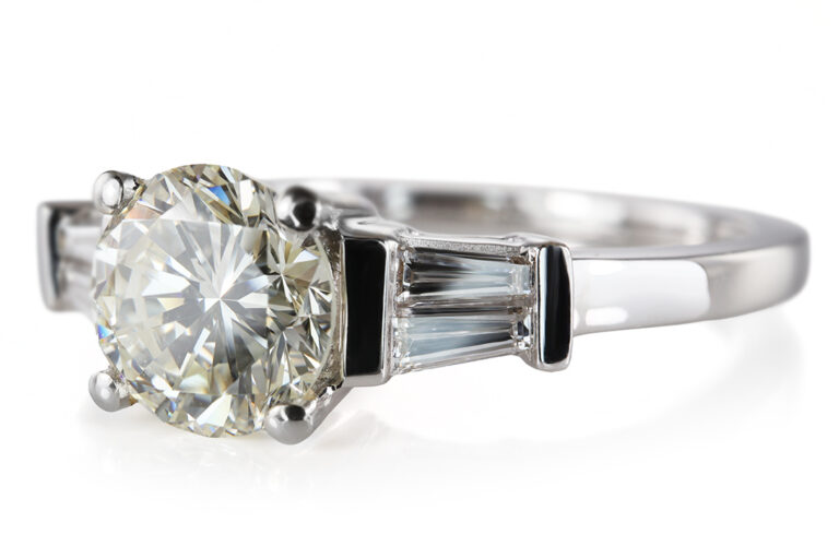 Ring 1 Brillant 0,77 ct M/VS2 + 2 Diamanten 750 Weißgold DPL Gr 54 [BRORS 20991]