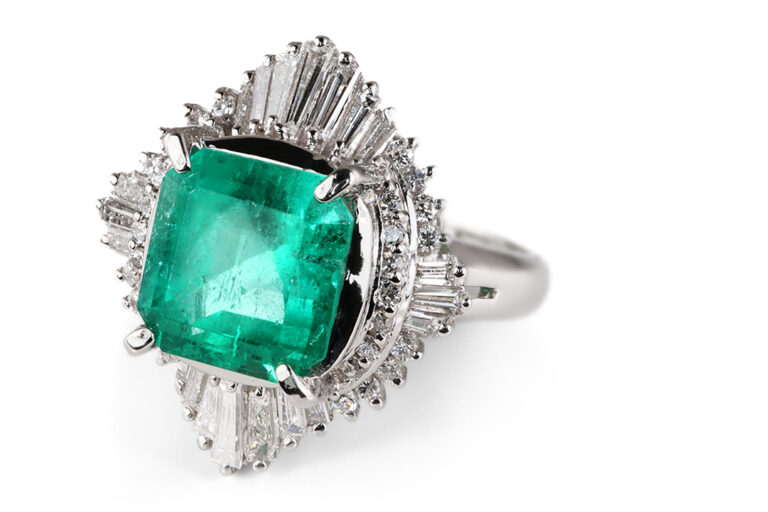 Ring Smaragd 2,8 ct + 54 Diamanten 0,7 ct E-F/VVS-SI IGI 900PT [BRORS 20994]
