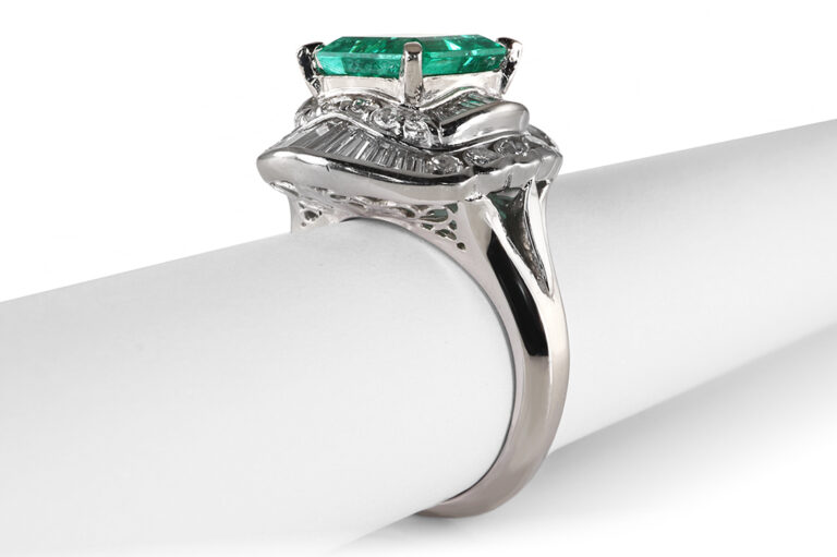 Ring Smaragd 2,75 ct + 58 Diamanten ca 1,35 ct E-G/VS-SI IGI [BRORS 20995]