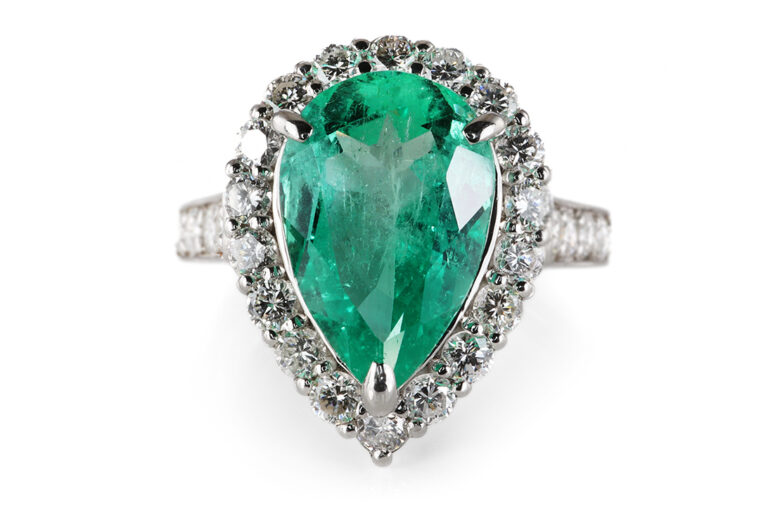 Ring Smaragd 3,23 ct + 26 Diamanten 1,01 ct TW/VS IGI 950PT Gr 53 [BRORS 20996]
