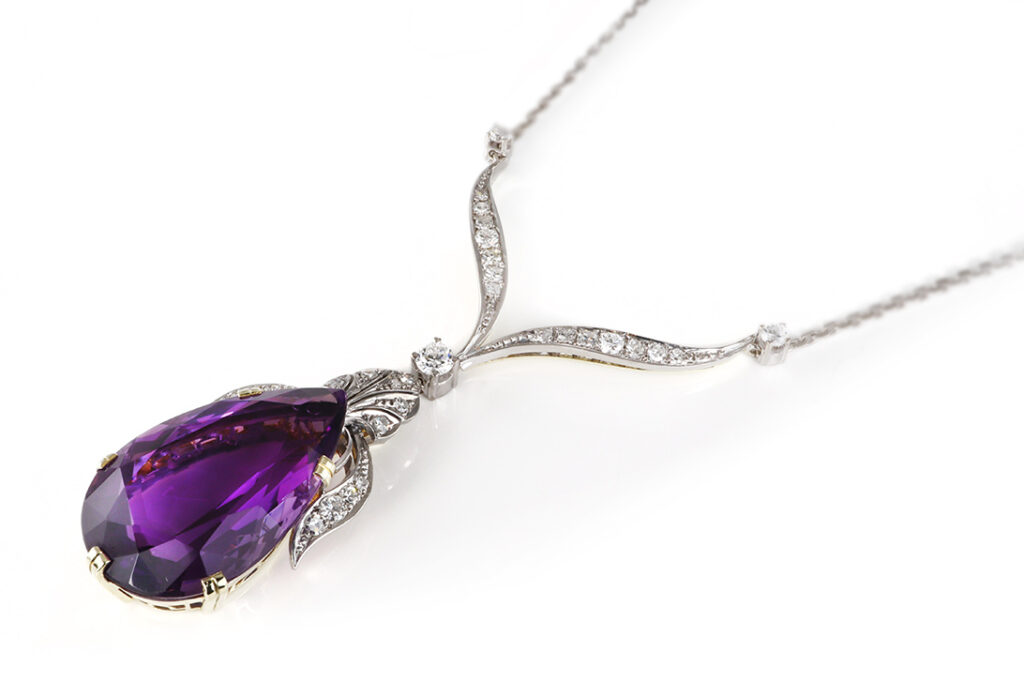 Collier 1 Amethyst ca 35 ct + 31 Brillanten ca 1,3 ct 585 IGI [BRORS 21053]