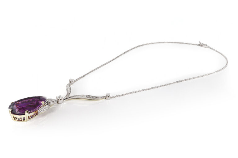 Collier 1 Amethyst ca 35 ct + 31 Brillanten ca 1,3 ct 585 IGI [BRORS 21053]